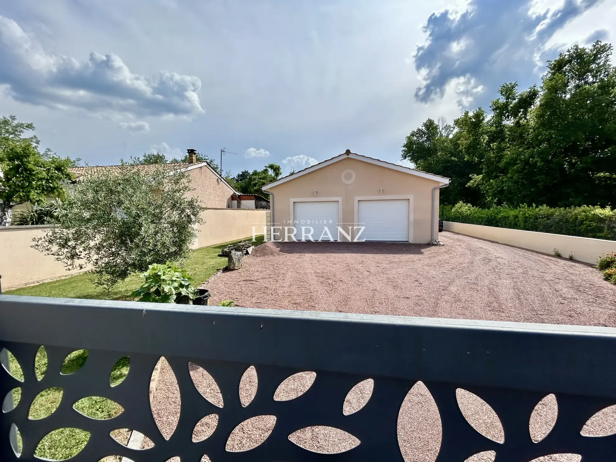 Charmante maison de plain-pied avec garage et jardin clos à Saint Denis de Pile 
