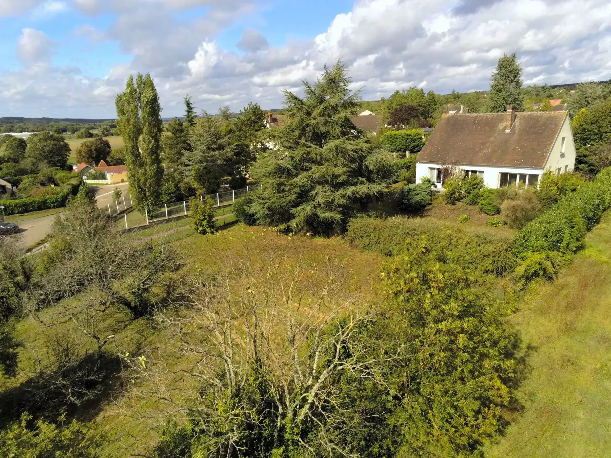 À vendre pavillon traditionnel à Épineuil près de Tonnerre avec jardin et grand séjour