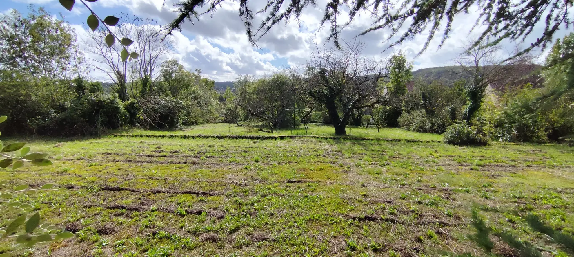 À vendre pavillon traditionnel à Épineuil près de Tonnerre avec jardin et grand séjour 