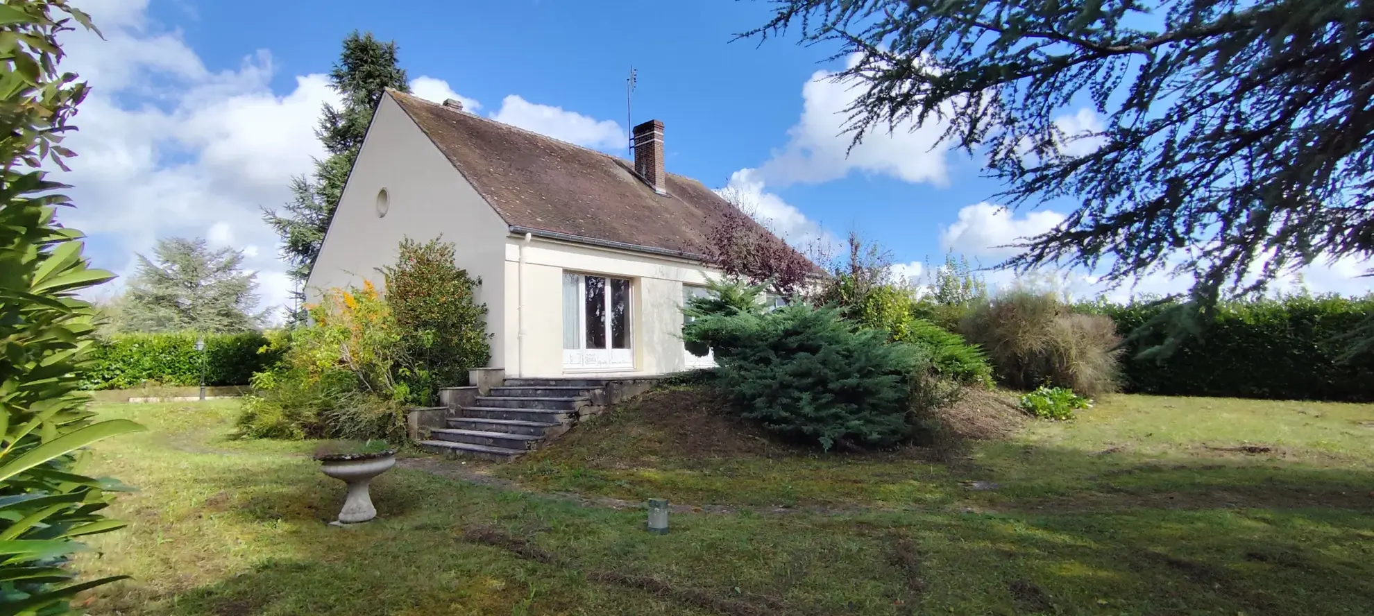 À vendre pavillon traditionnel à Épineuil près de Tonnerre avec jardin et grand séjour 