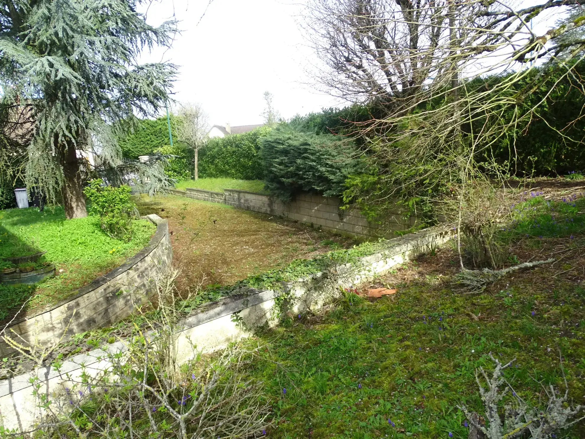 À vendre pavillon traditionnel à Épineuil près de Tonnerre avec jardin et grand séjour 