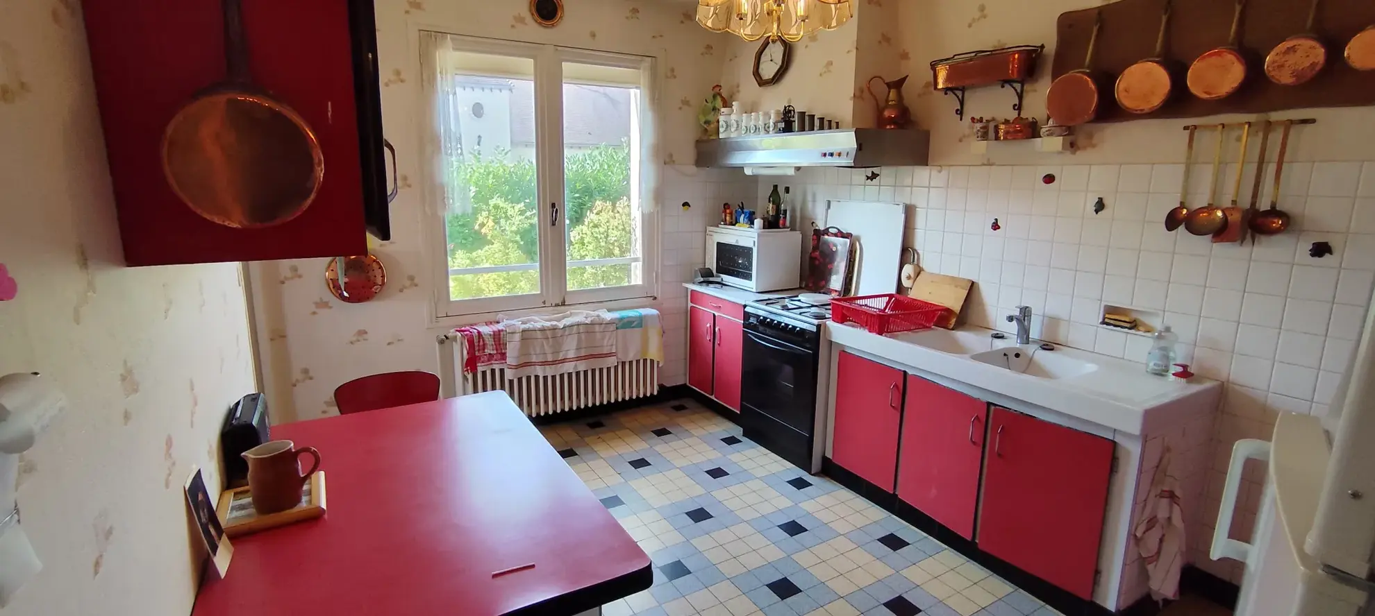 À vendre pavillon traditionnel à Épineuil près de Tonnerre avec jardin et grand séjour 