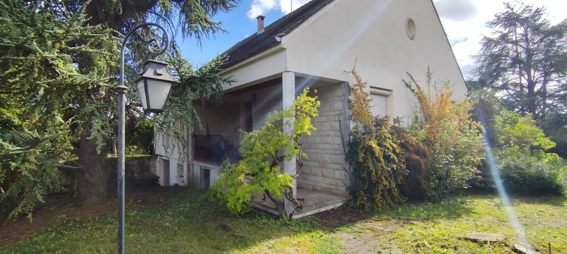 À vendre pavillon traditionnel à Épineuil près de Tonnerre avec jardin et grand séjour 