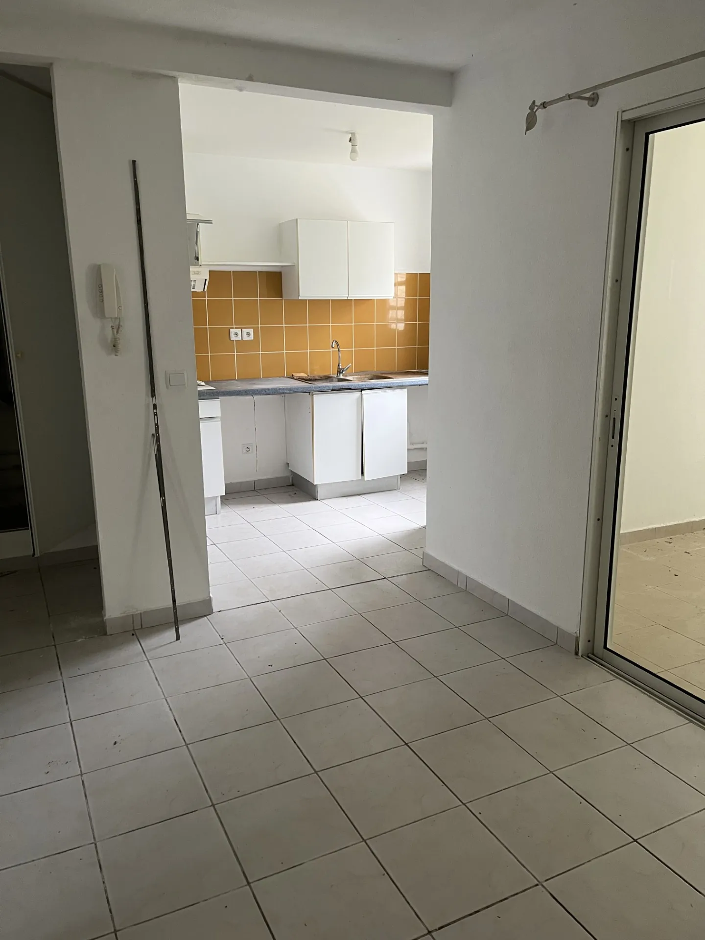 Appartement T2 avec terrasse à Saint-Claude - À rénover, 126 000 € 