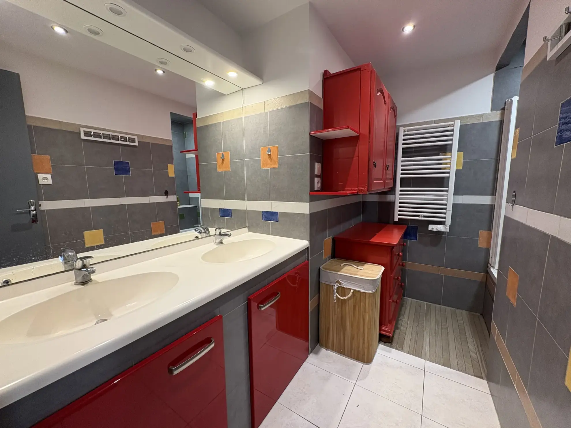 Maison de ville à Thuir de 102 m² avec jardin et annexes 