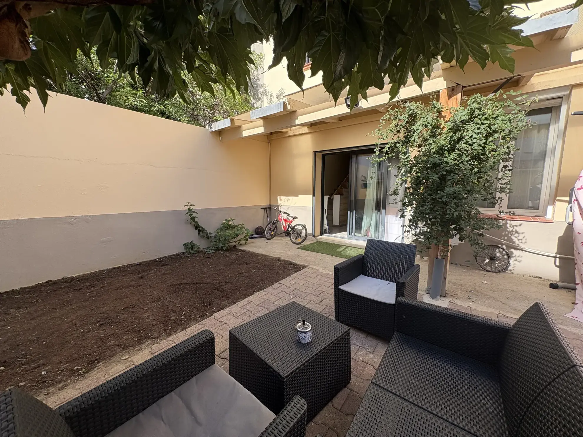 Maison de ville à Thuir de 102 m² avec jardin et annexes