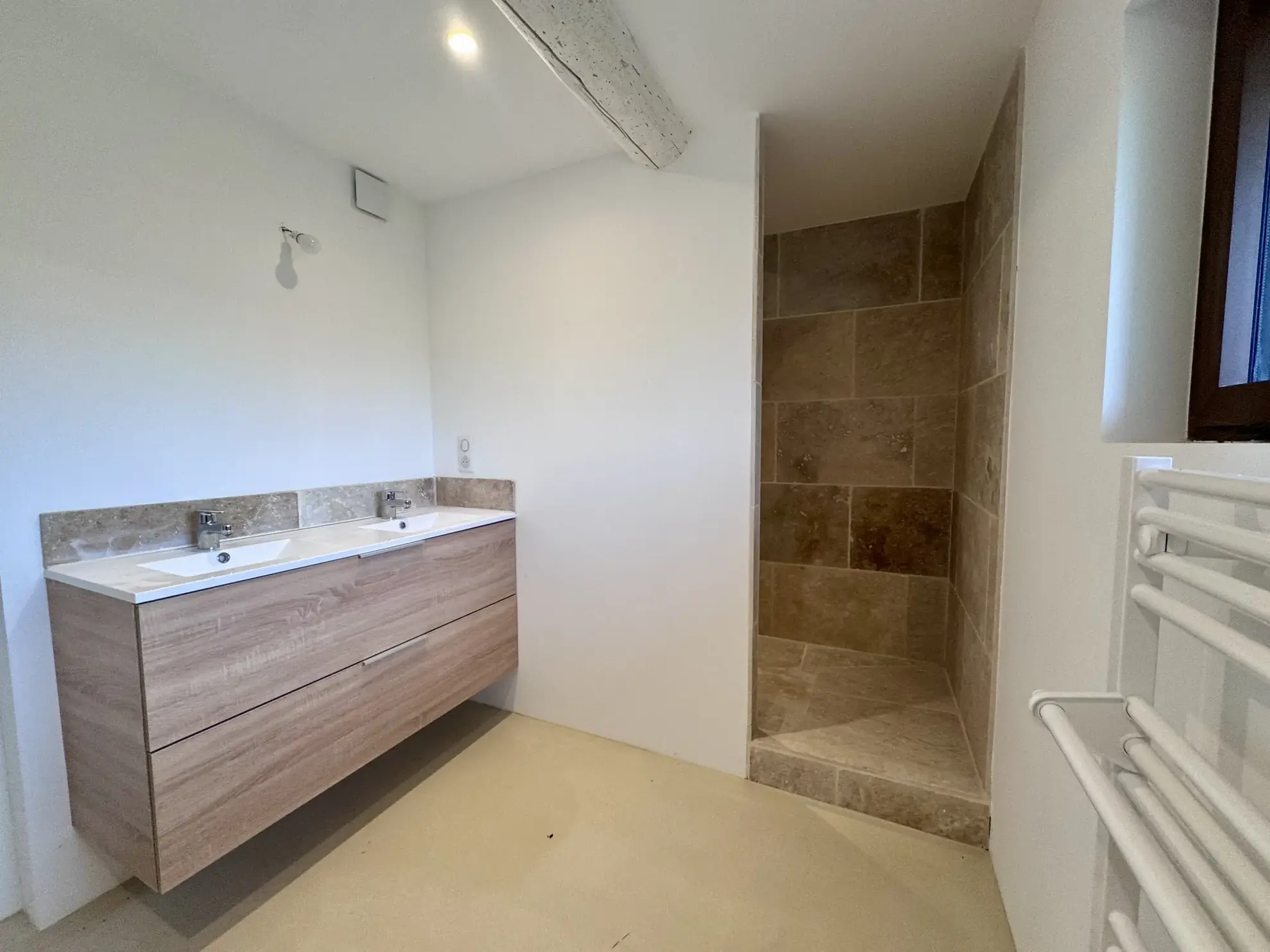 Appartement T3 avec Terrasse à Joucas – Situé au Rez-de-Chaussée 