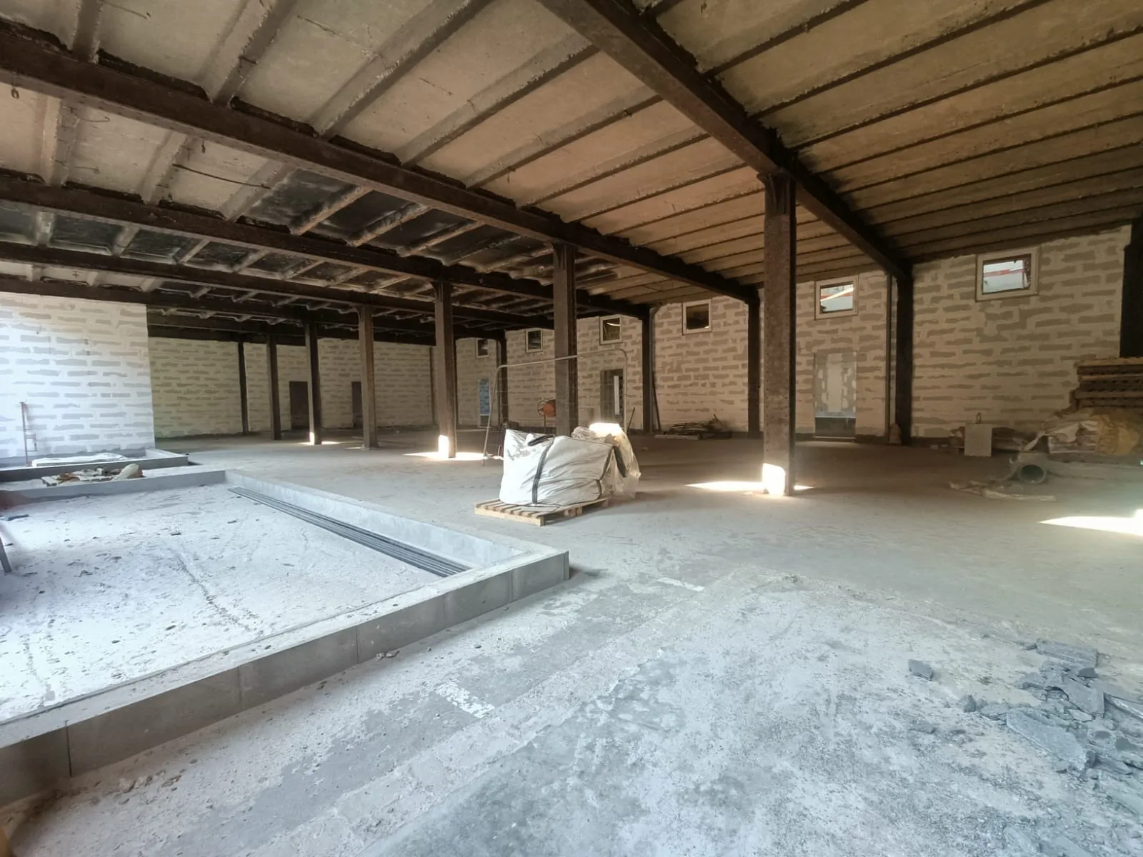 Loft brut à aménager avec parking et loggia proche de Lille - Opportunité unique 