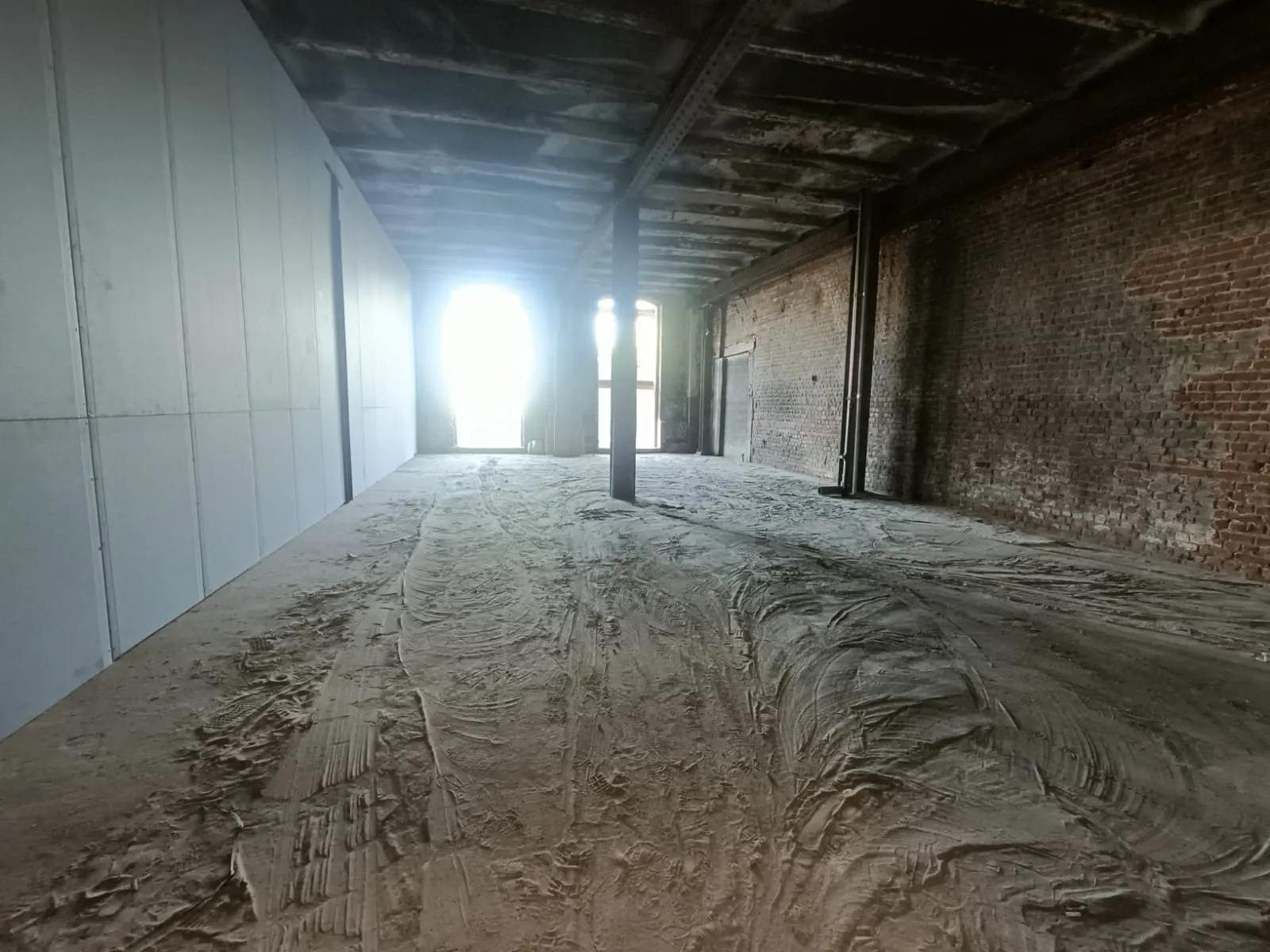 Loft brut à aménager avec parking et loggia proche de Lille - Opportunité unique 