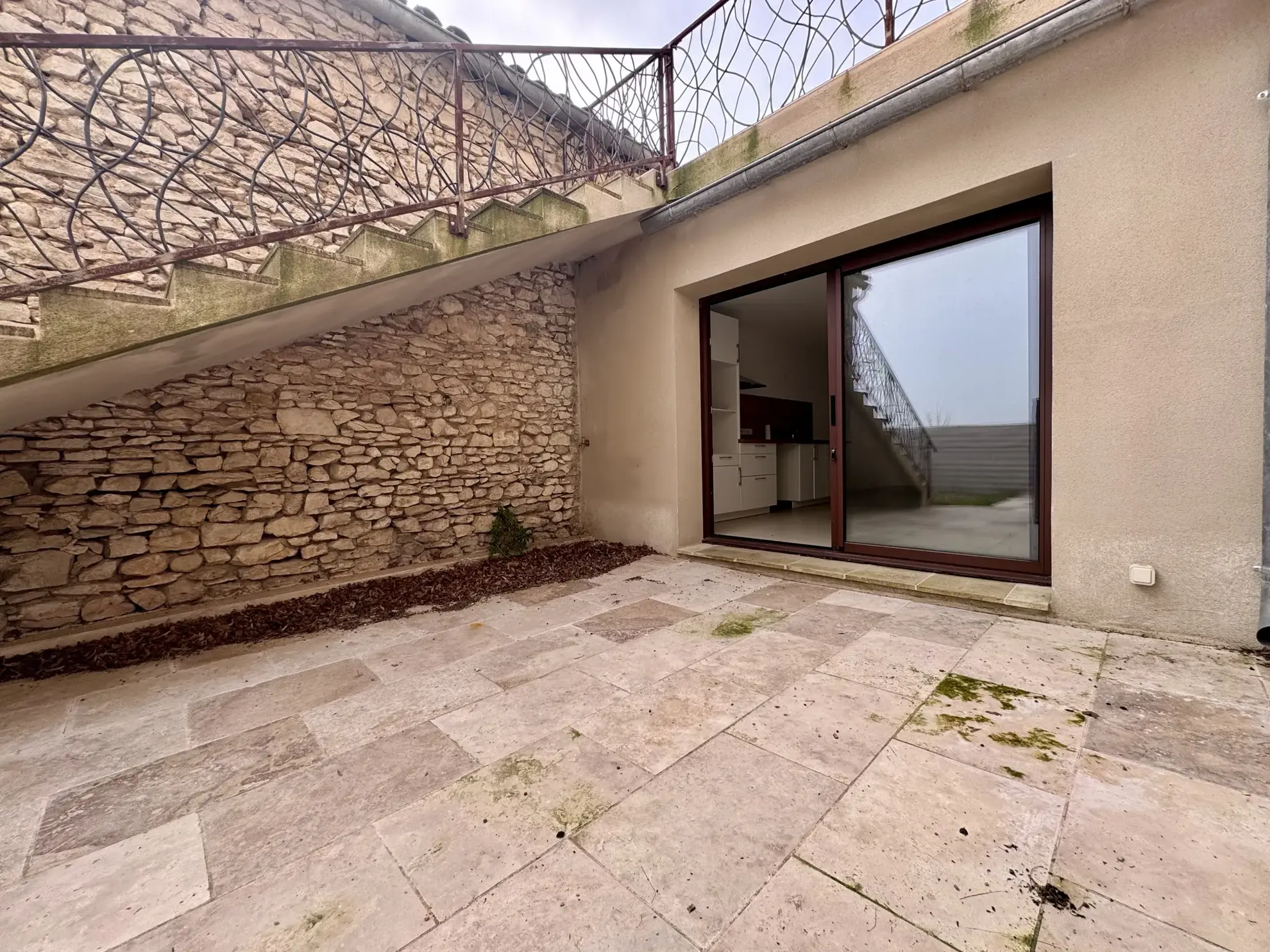 Appartement T3 avec Terrasse à Joucas – Situé au Rez-de-Chaussée 