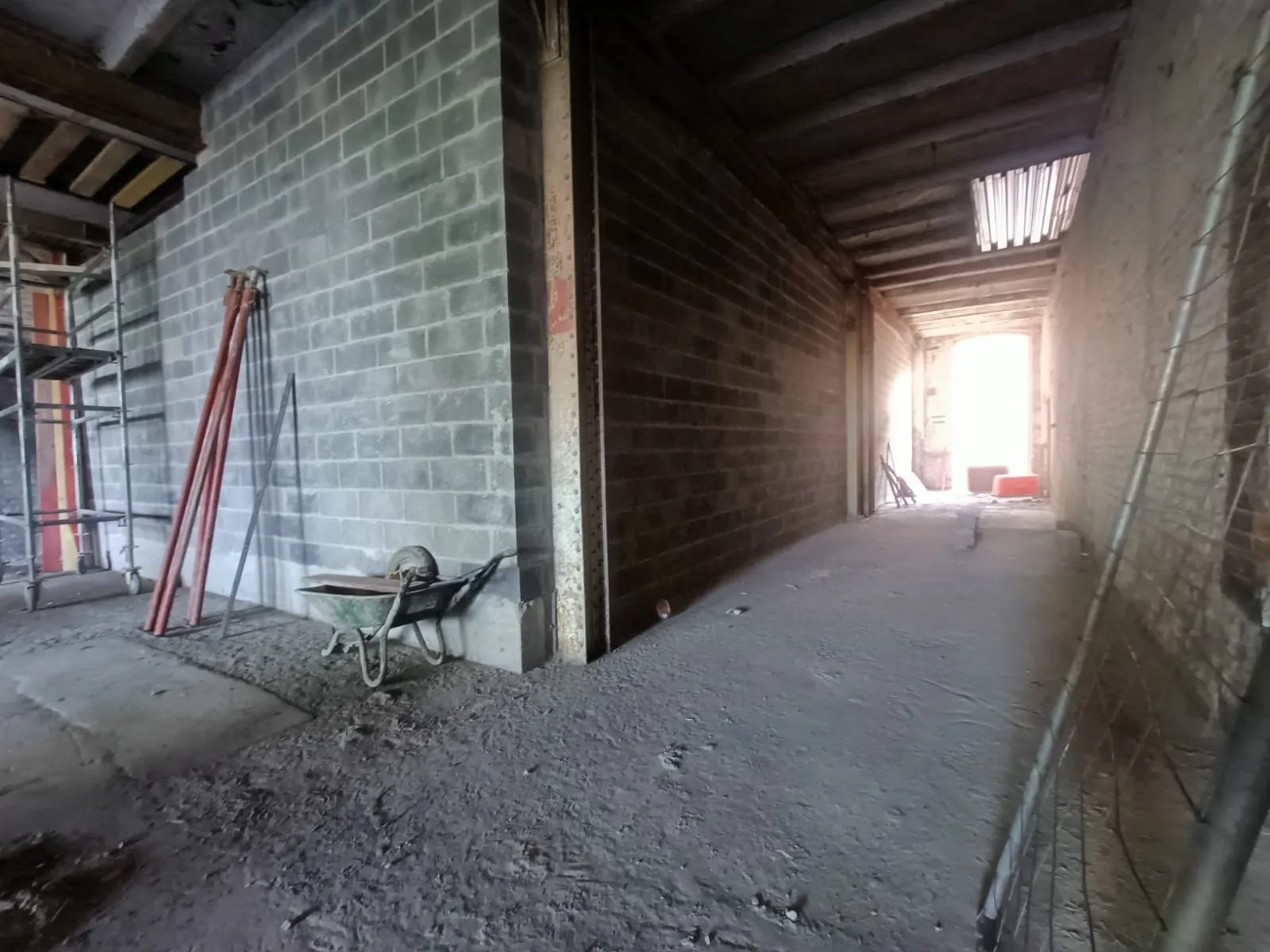 Loft brut à aménager avec parking et loggia proche de Lille - Opportunité unique 