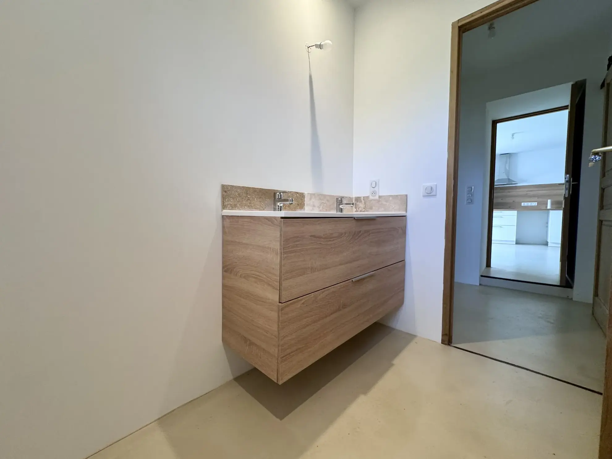 Appartement T3 avec Terrasse à Joucas – Situé au Rez-de-Chaussée 