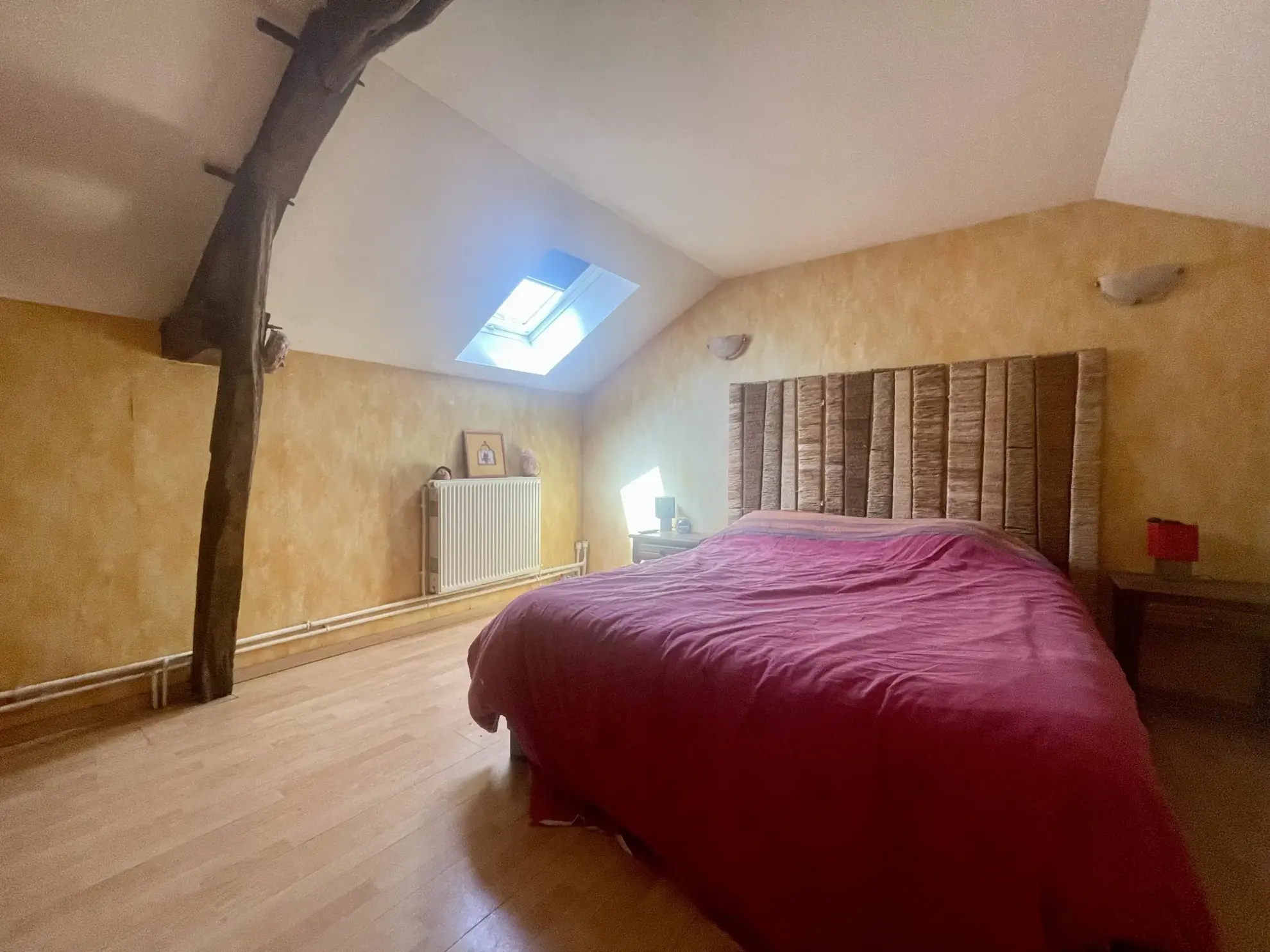 À vendre maison avec 3 chambres à Vic, centre-ville, garage et jardin 