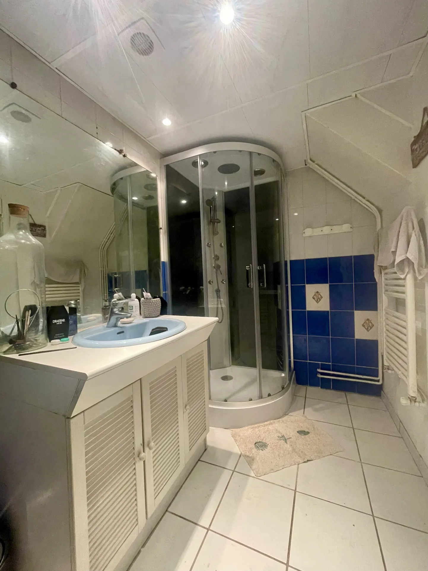 À vendre maison avec 3 chambres à Vic, centre-ville, garage et jardin 