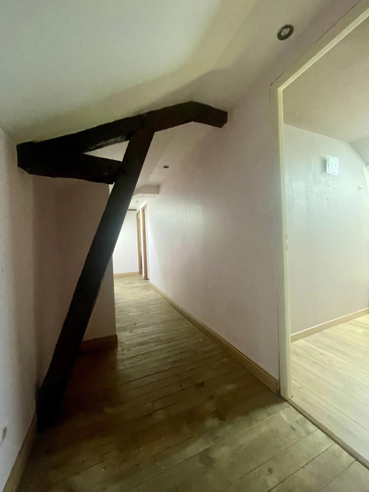 À vendre maison avec 3 chambres à Vic, centre-ville, garage et jardin 