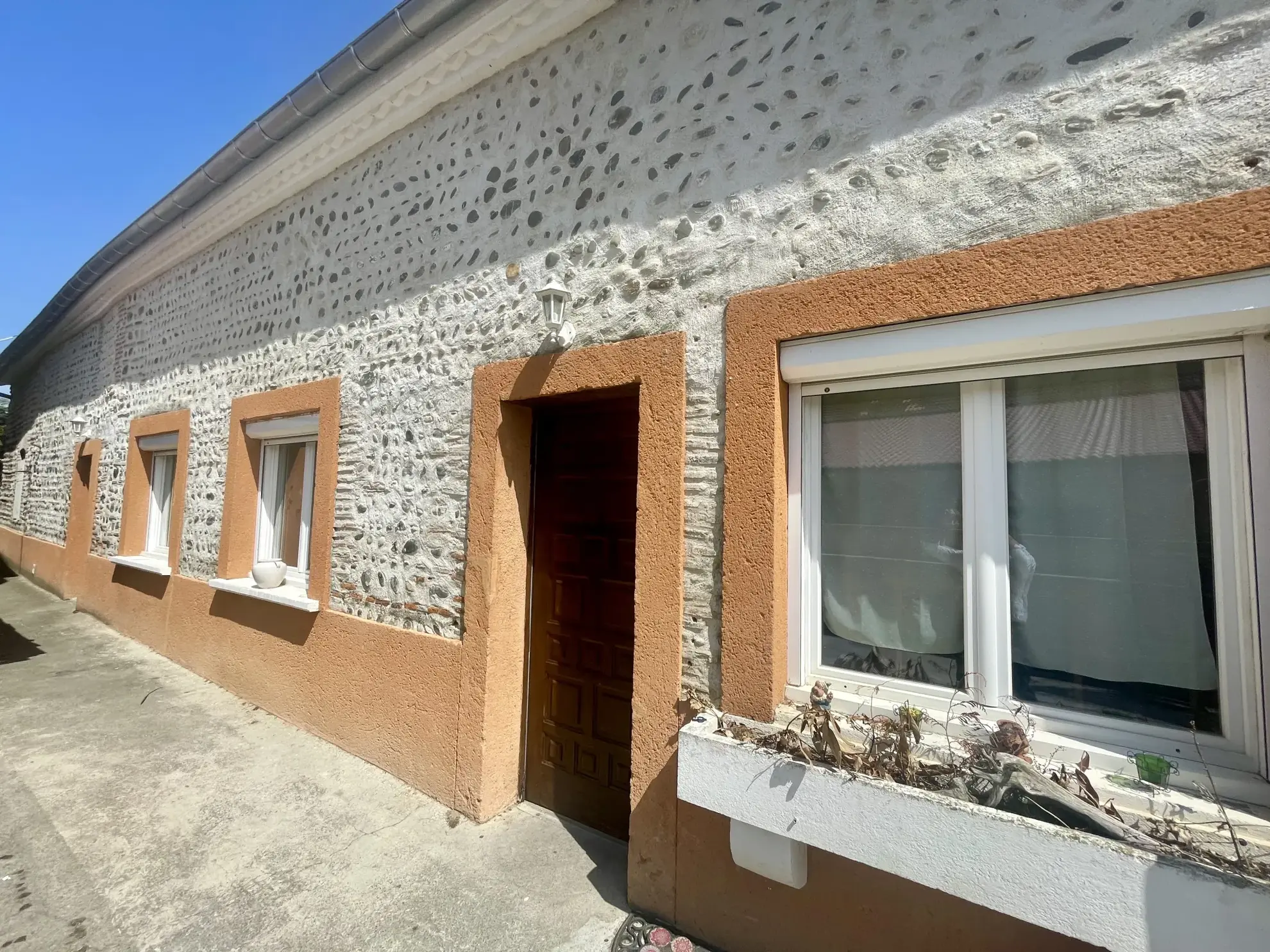 À vendre maison avec 3 chambres à Vic, centre-ville, garage et jardin 