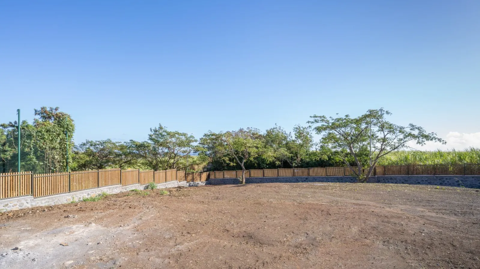 Parcelle constructible à Beauséjour Ste Marie - Terrain de 367 m² prêt à bâtir 