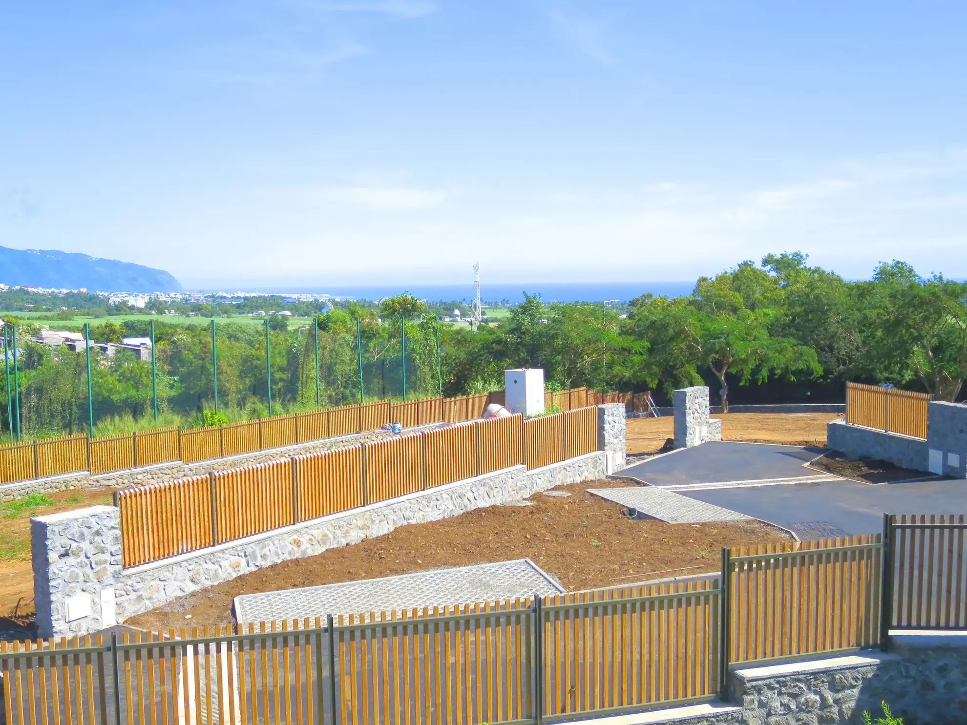 Parcelle constructible à Beauséjour Ste Marie - Terrain de 367 m² prêt à bâtir 