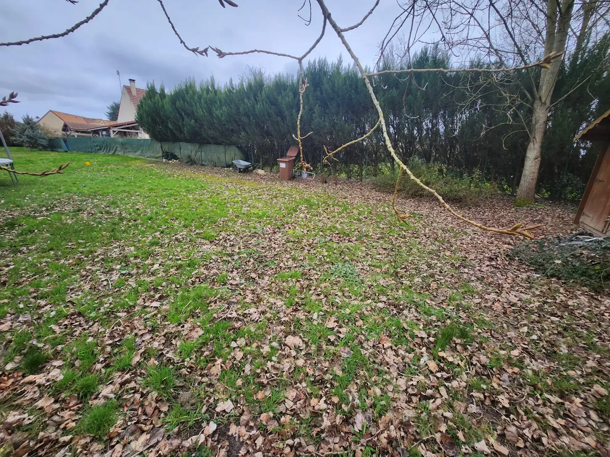 Terrain constructible de 801 m² à Montfort-l'Amaury dans les Yvelines 