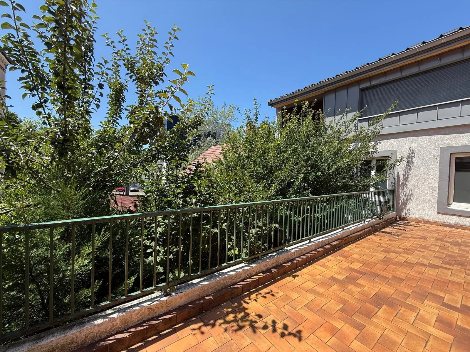 Maison à rénover avec jardin et terrasse à Pontarlier 