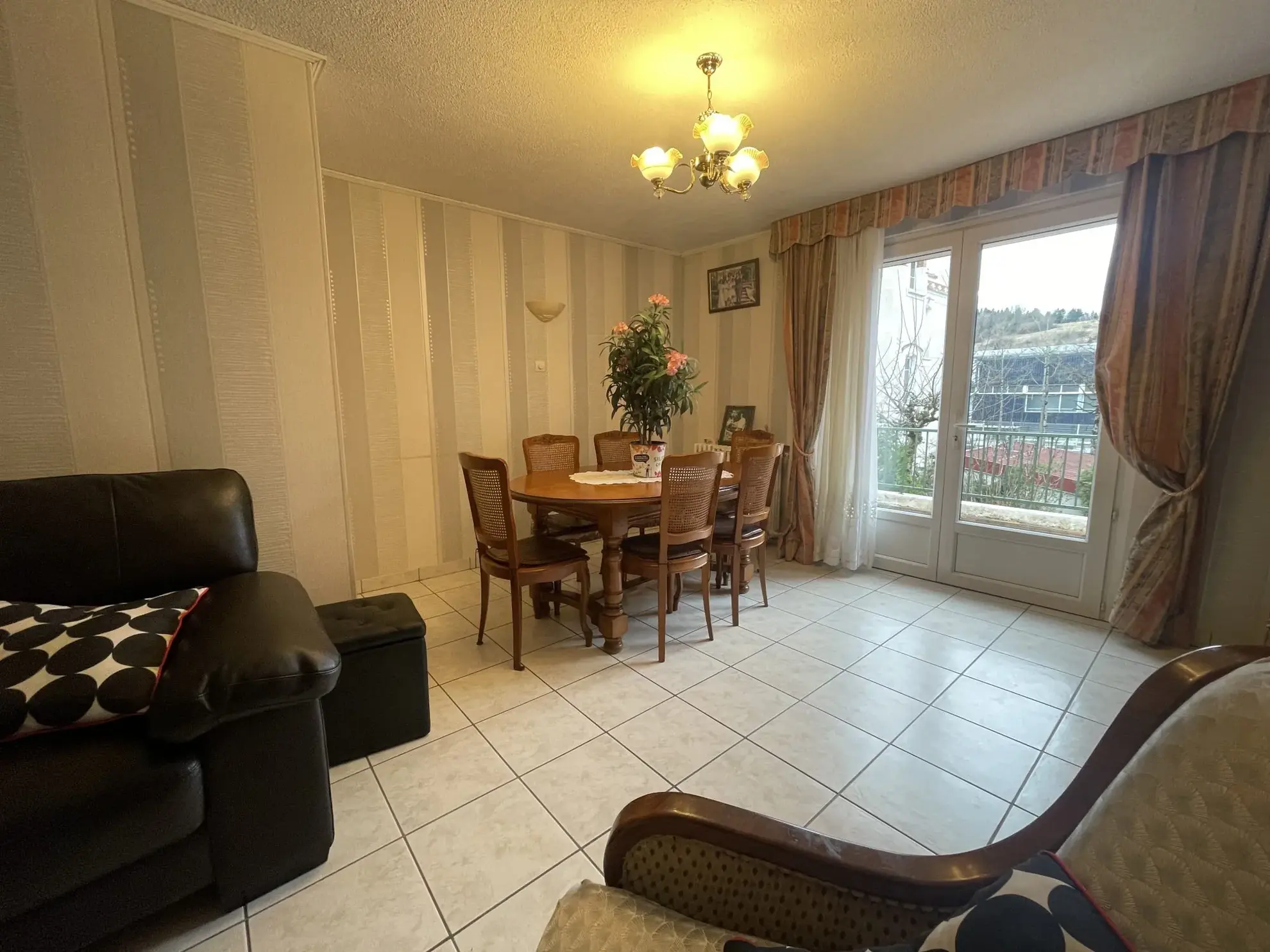 Maison à rénover avec jardin et terrasse à Pontarlier 