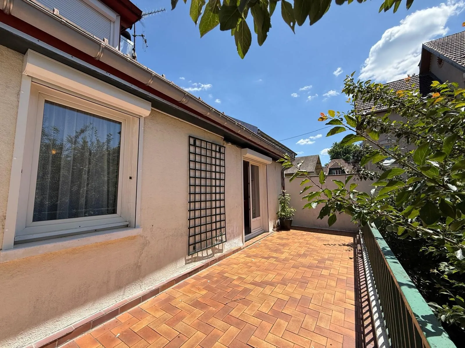 Maison à rénover avec jardin et terrasse à Pontarlier 
