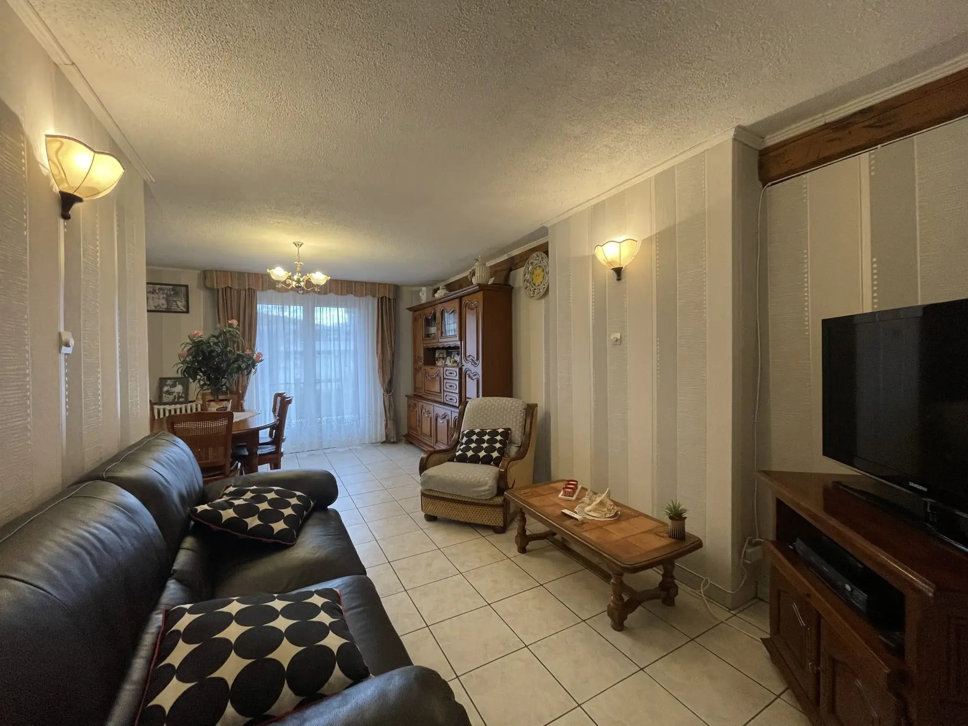 Maison à rénover avec jardin et terrasse à Pontarlier 