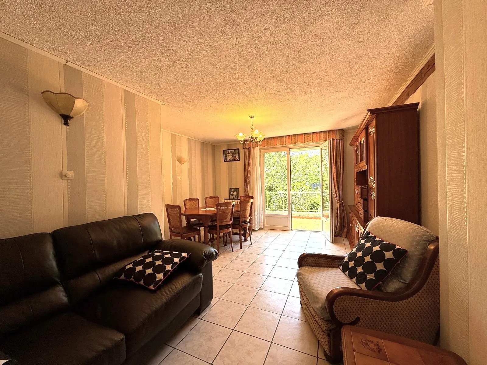 Maison à rénover avec jardin et terrasse à Pontarlier 