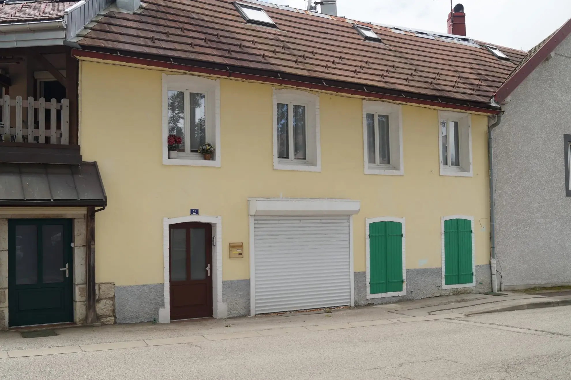 Maison à rénover avec jardin et terrasse à Pontarlier 