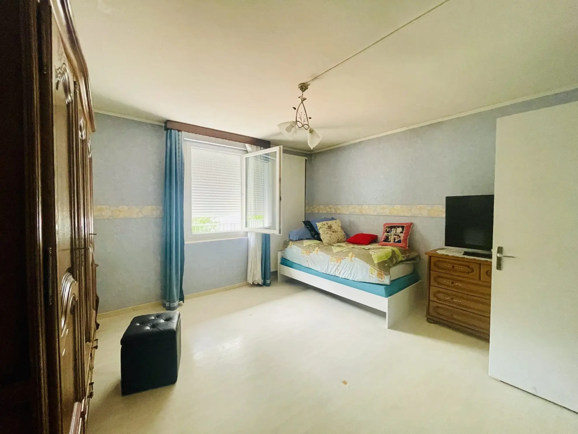 Maison à rénover avec jardin et terrasse à Pontarlier 