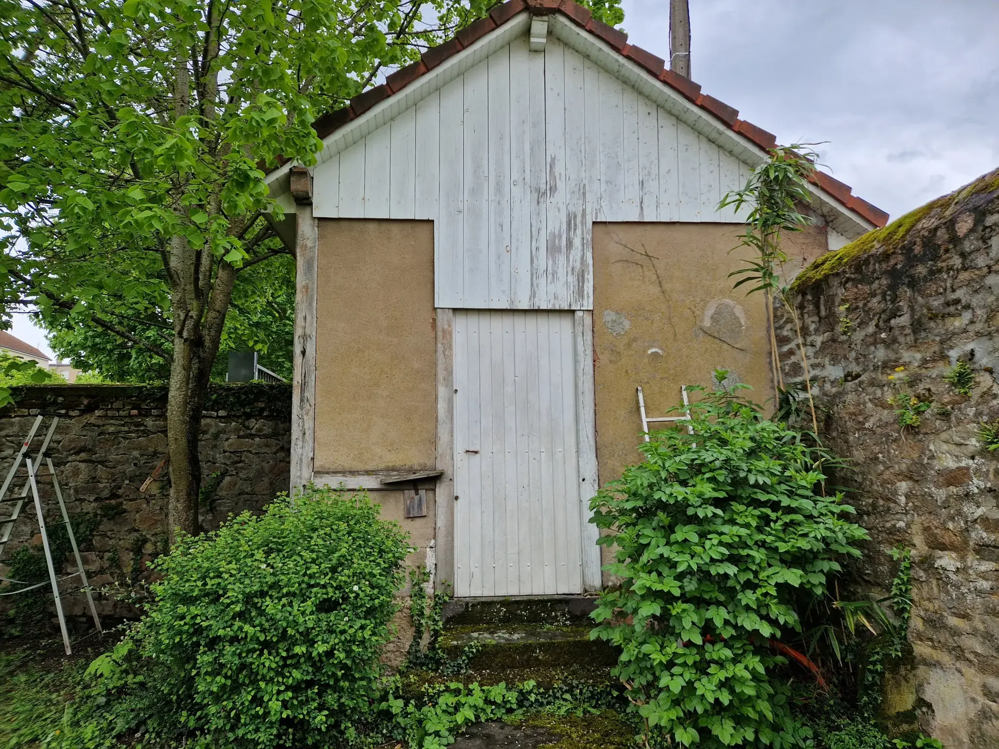 Maison familiale avec jardin et garage en centre-ville d'Autun 