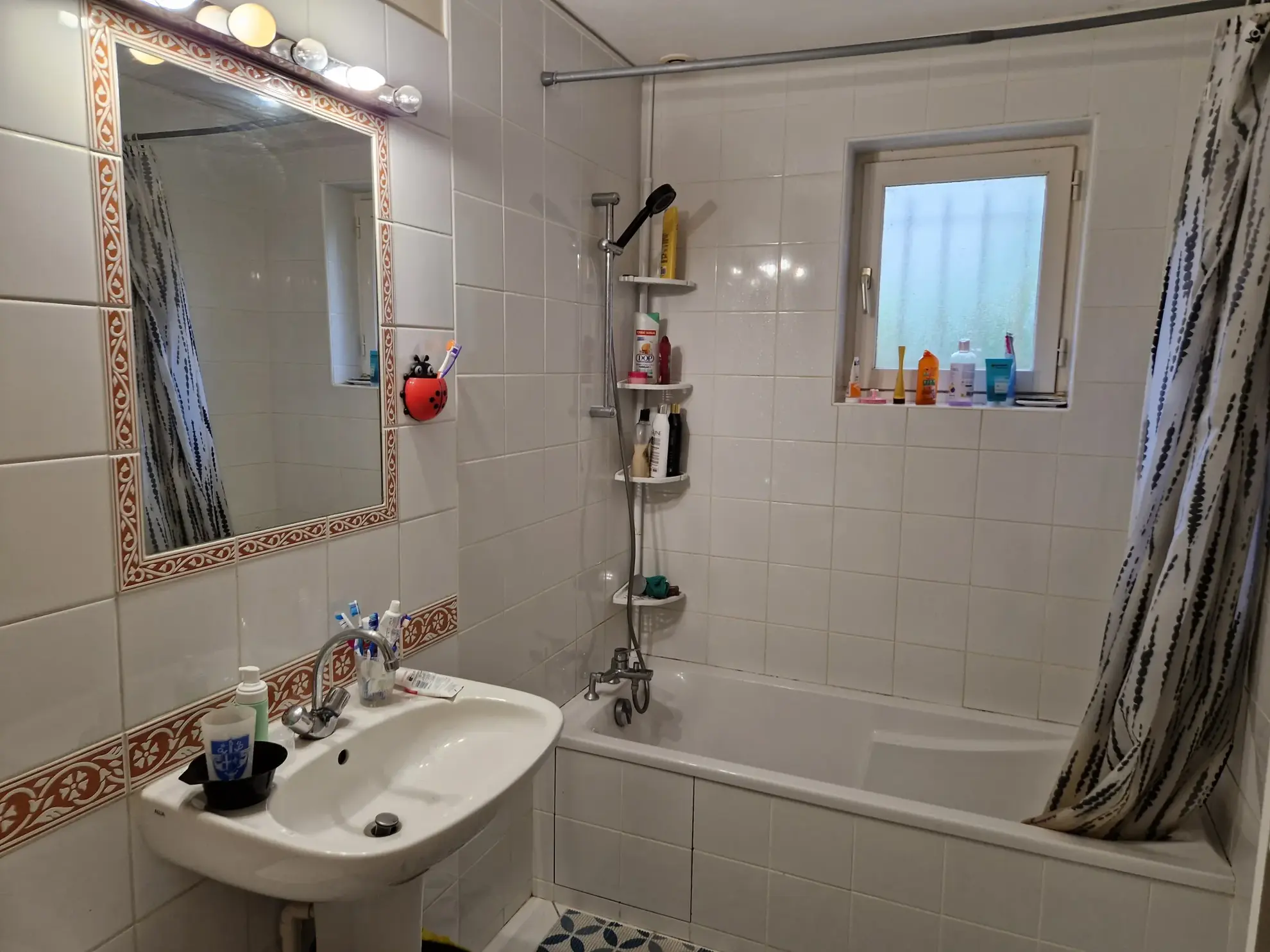 Maison familiale avec jardin et garage en centre-ville d'Autun 