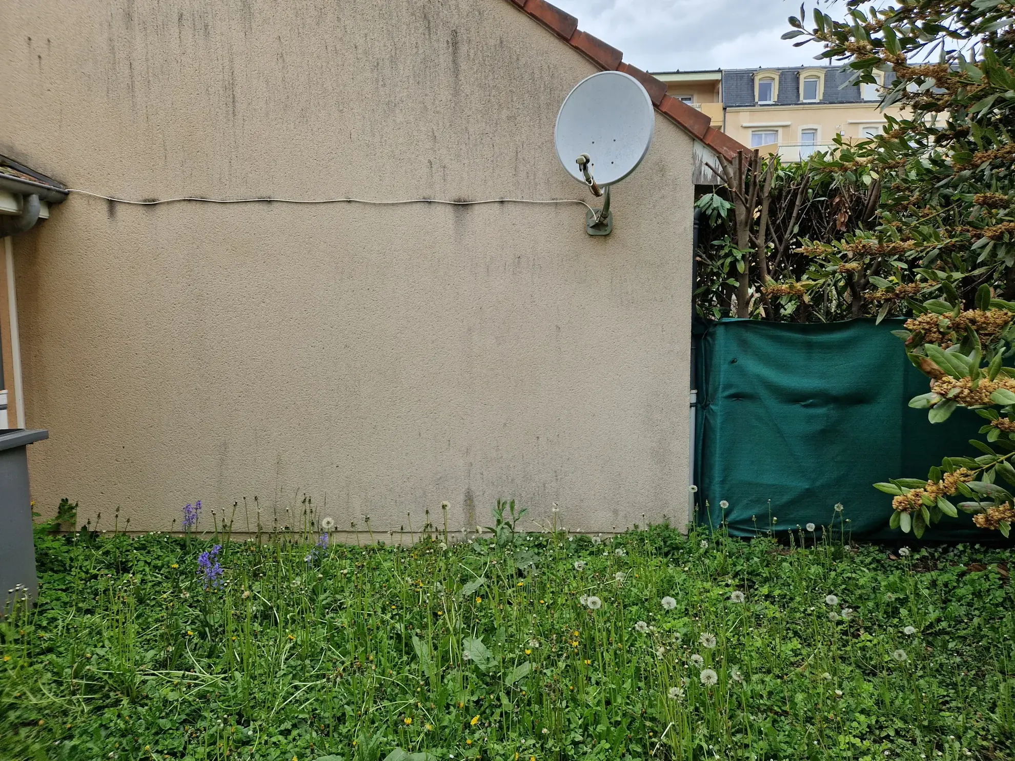 Maison familiale avec jardin et garage en centre-ville d'Autun 