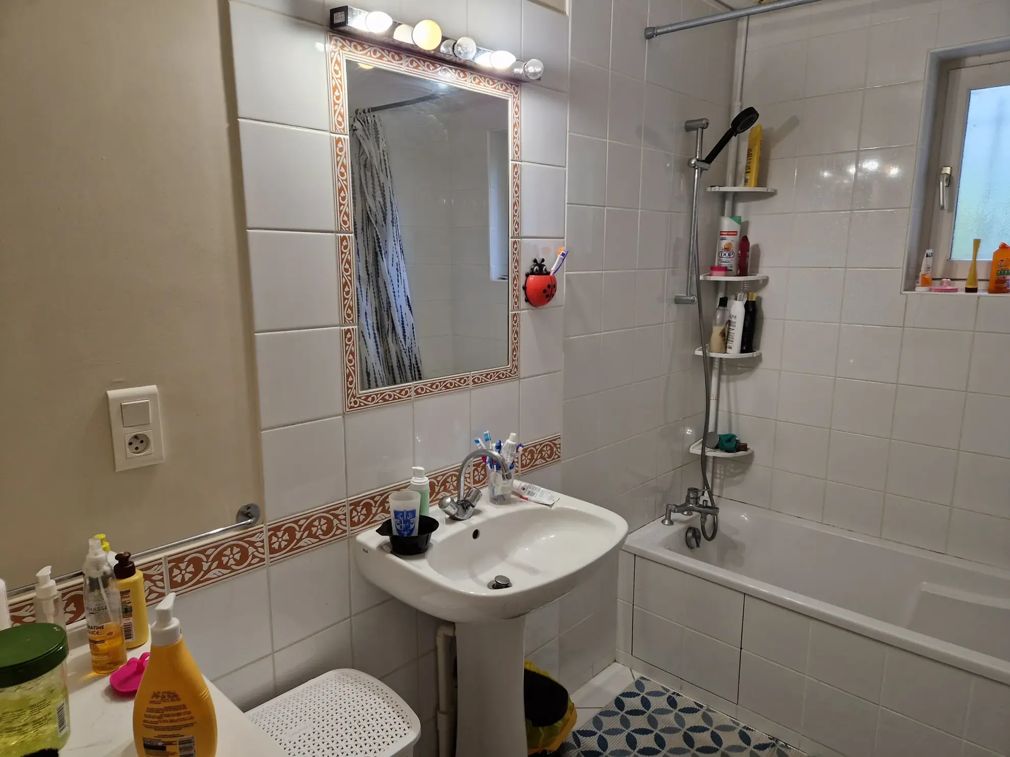 Maison familiale avec jardin et garage en centre-ville d'Autun 