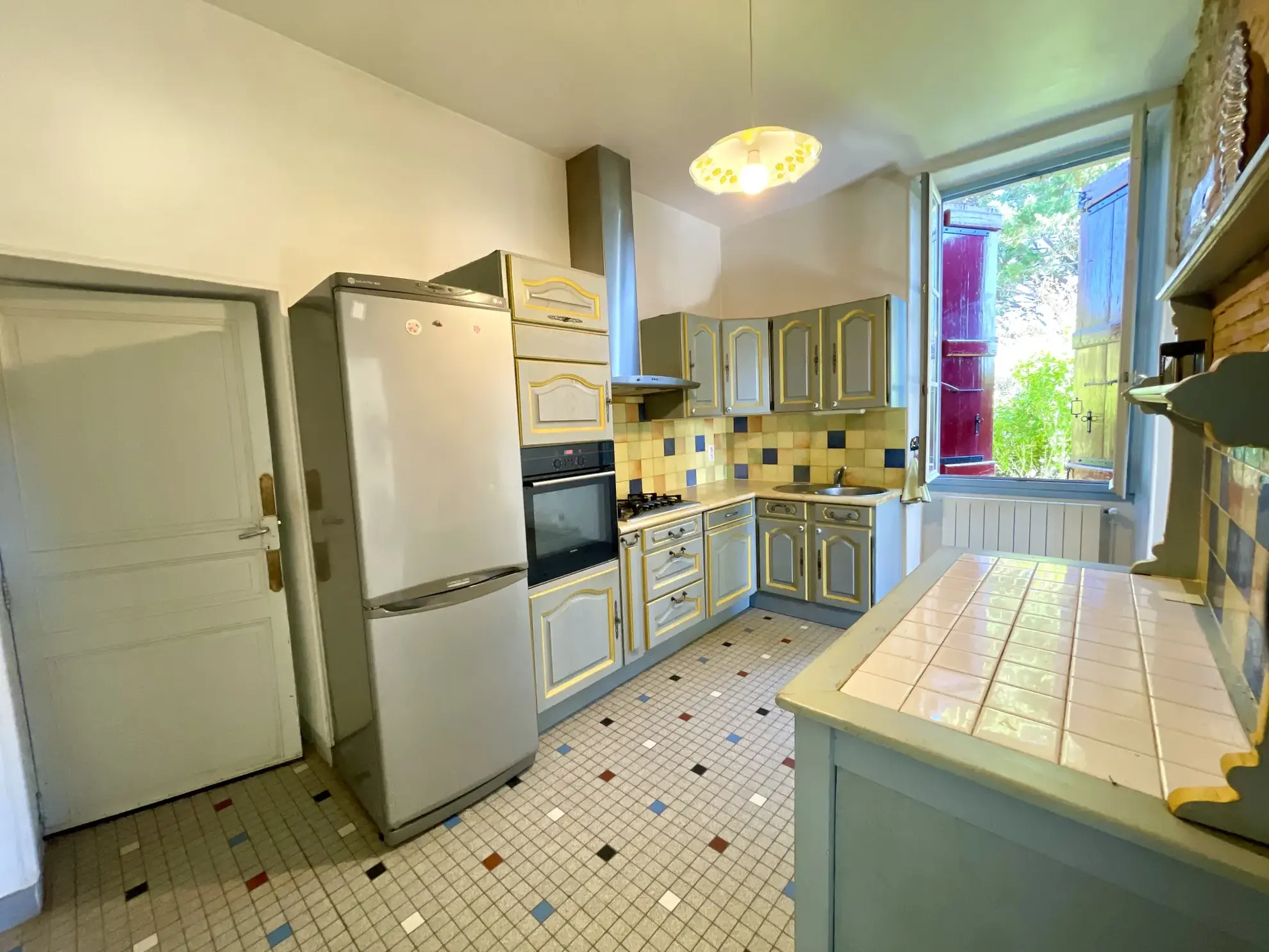 Maison ancienne avec jardin à Vic-Fezensac, charme Gascon, 4 chambres, garage et terrain arboré 