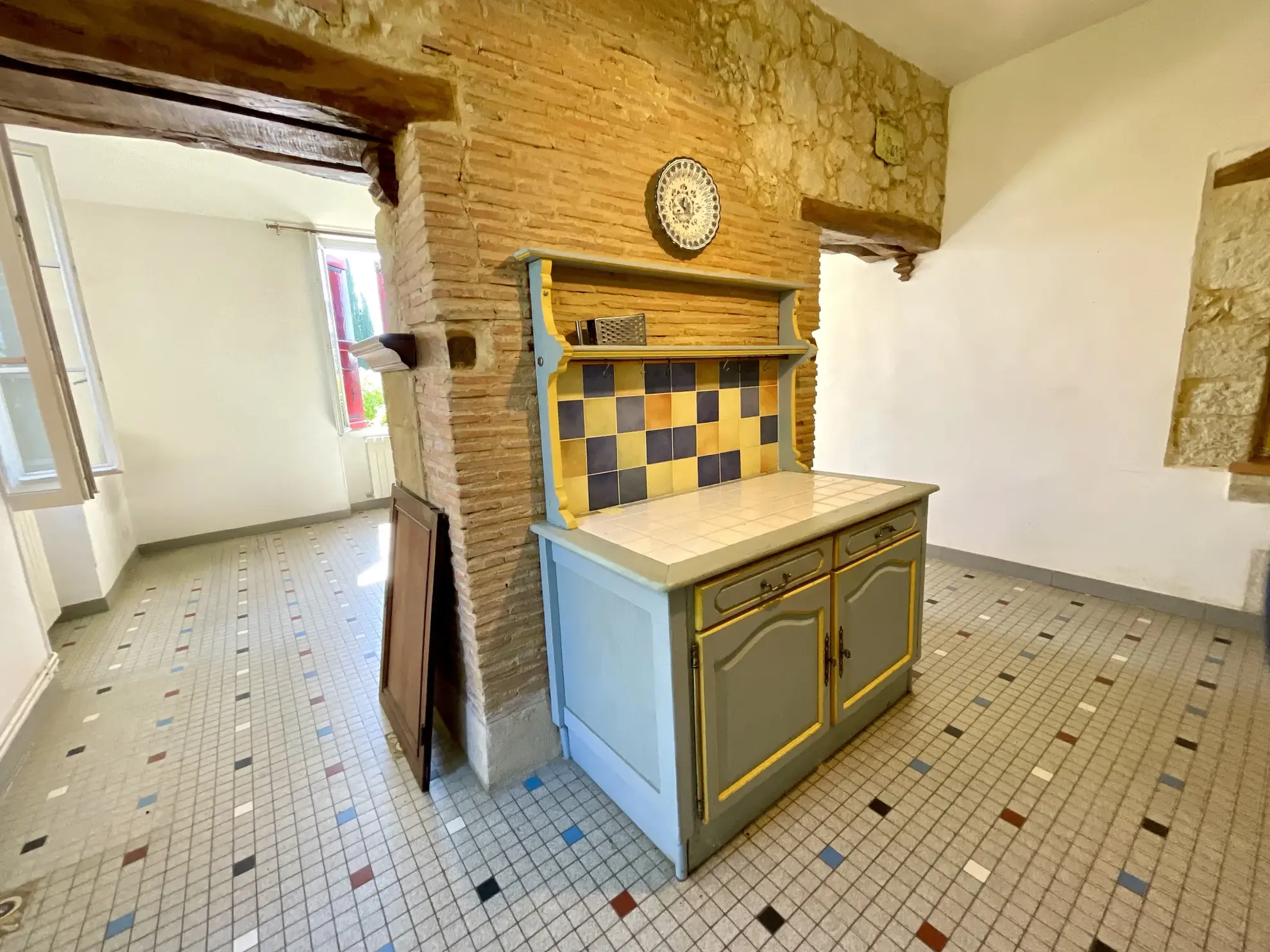 Maison ancienne avec jardin à Vic-Fezensac, charme Gascon, 4 chambres, garage et terrain arboré 