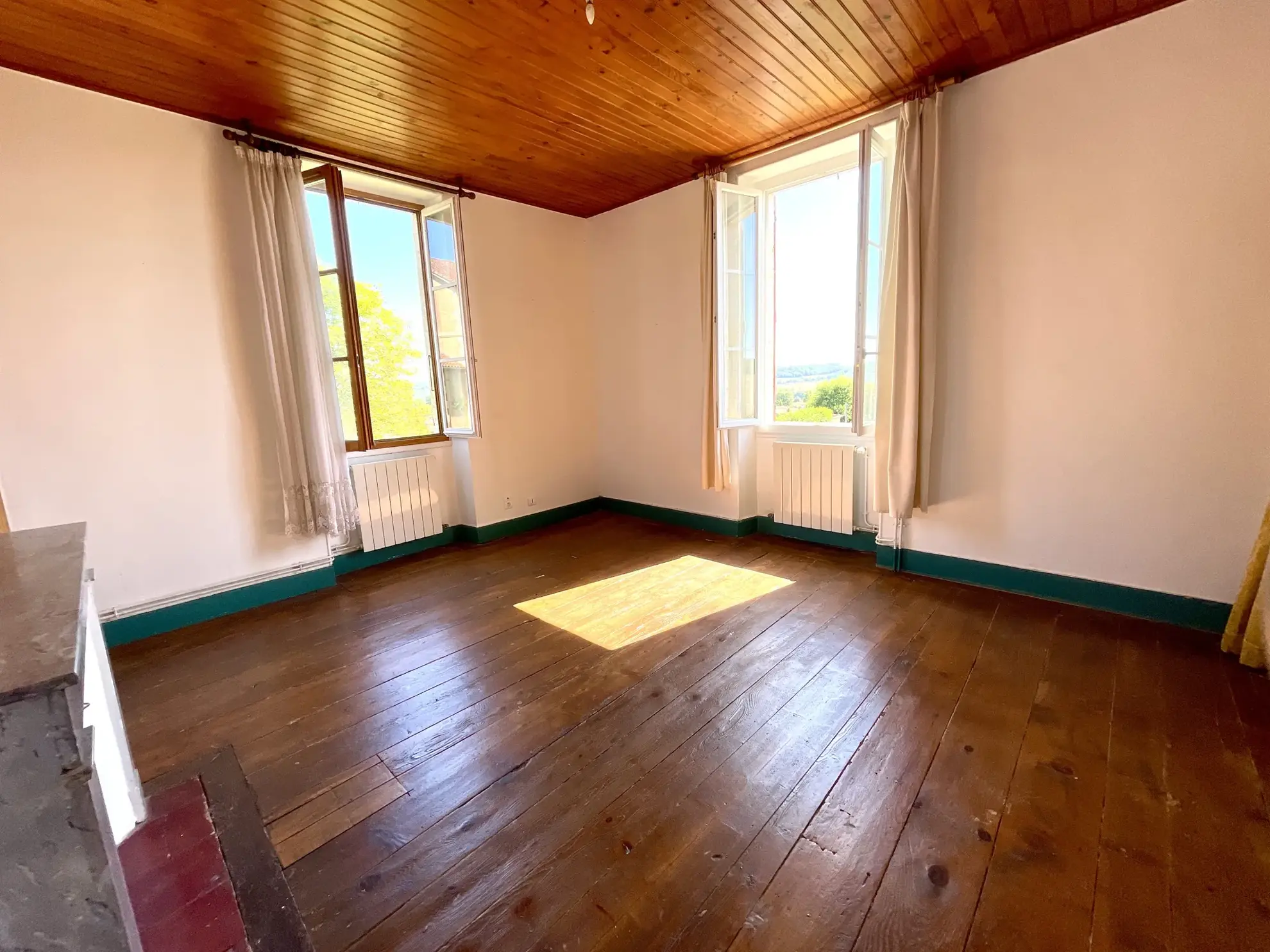 Maison ancienne avec jardin à Vic-Fezensac, charme Gascon, 4 chambres, garage et terrain arboré 