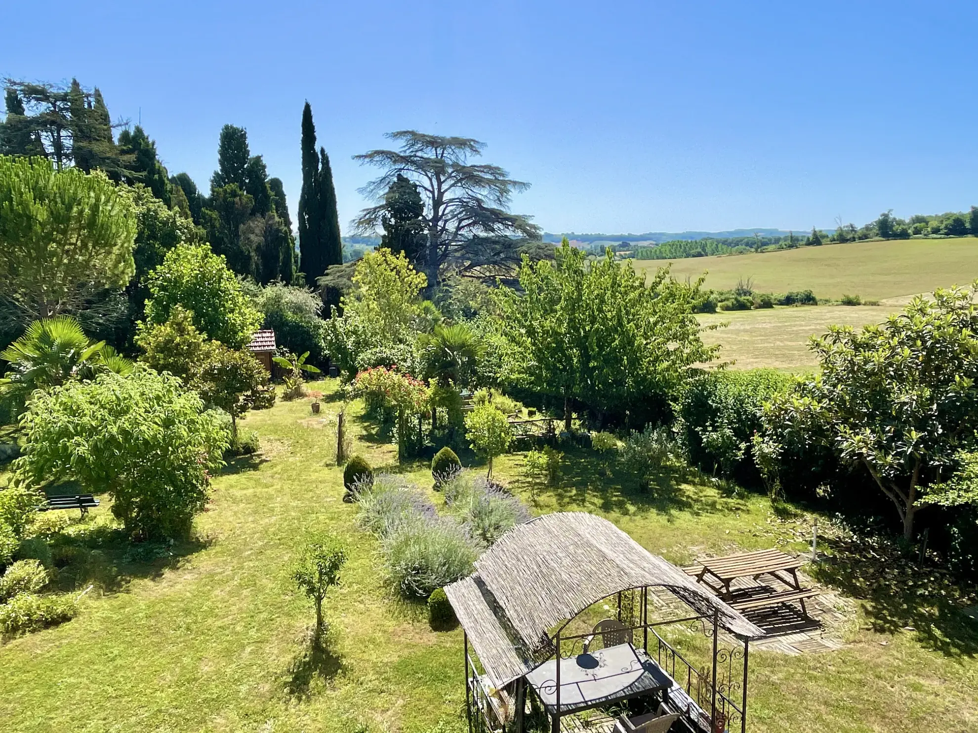 Maison ancienne avec jardin à Vic-Fezensac, charme Gascon, 4 chambres, garage et terrain arboré 