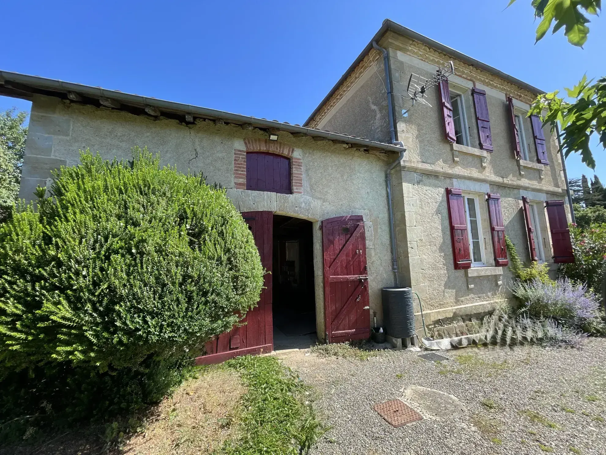 Maison ancienne avec jardin à Vic-Fezensac, charme Gascon, 4 chambres, garage et terrain arboré 