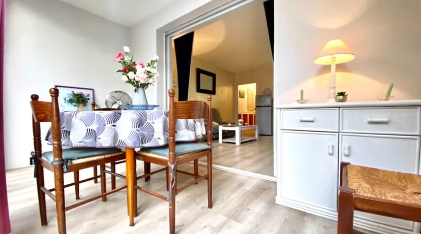 Studio rénové de 28 m² à Bandol dans résidence sécurisée avec ascenseur 