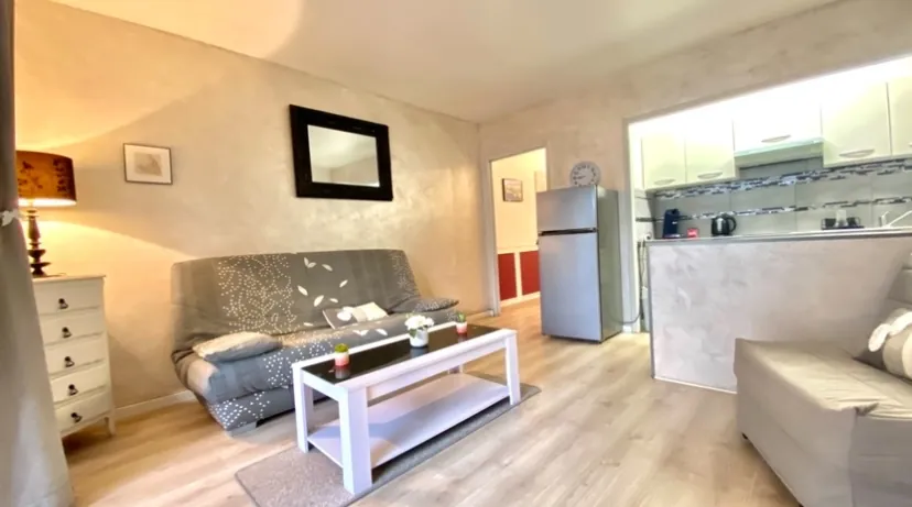 Studio rénové de 28 m² à Bandol dans résidence sécurisée avec ascenseur 