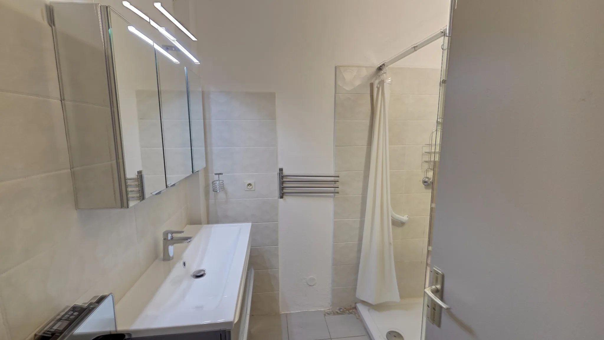 Appartement F3 rénové avec ascenseur à Céret – Lumineux et moderne 