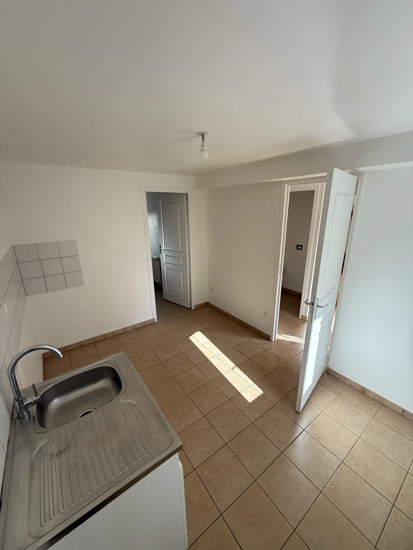 Vente maison de village de 107 m² à Gesnes le Gandelin, 3 chambres, terrasse 