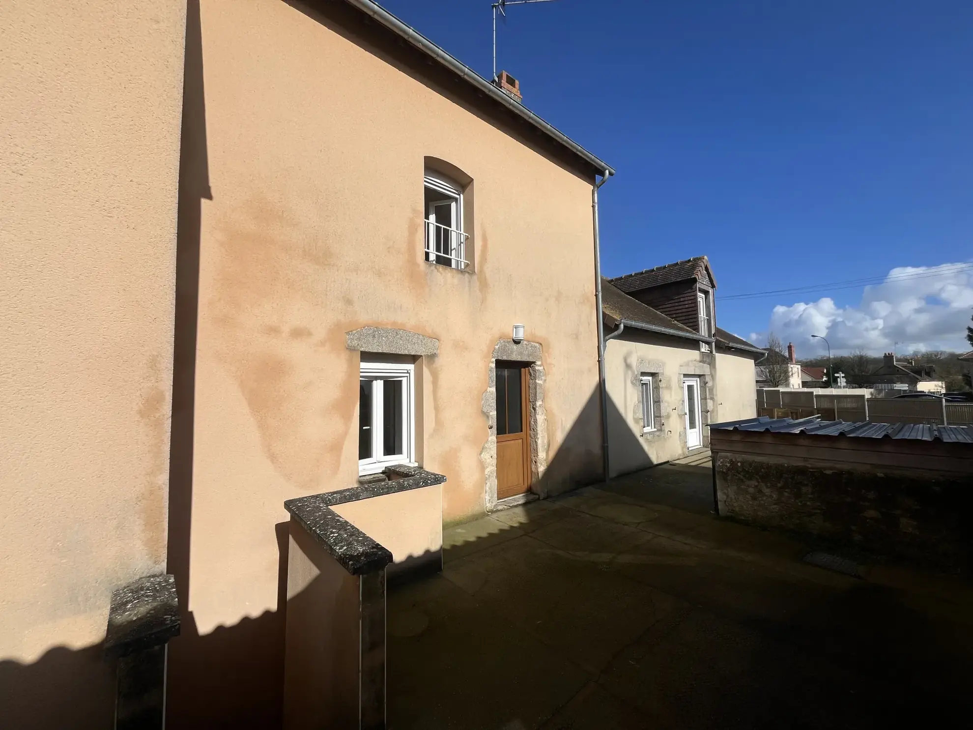 Vente maison de village de 107 m² à Gesnes le Gandelin, 3 chambres, terrasse