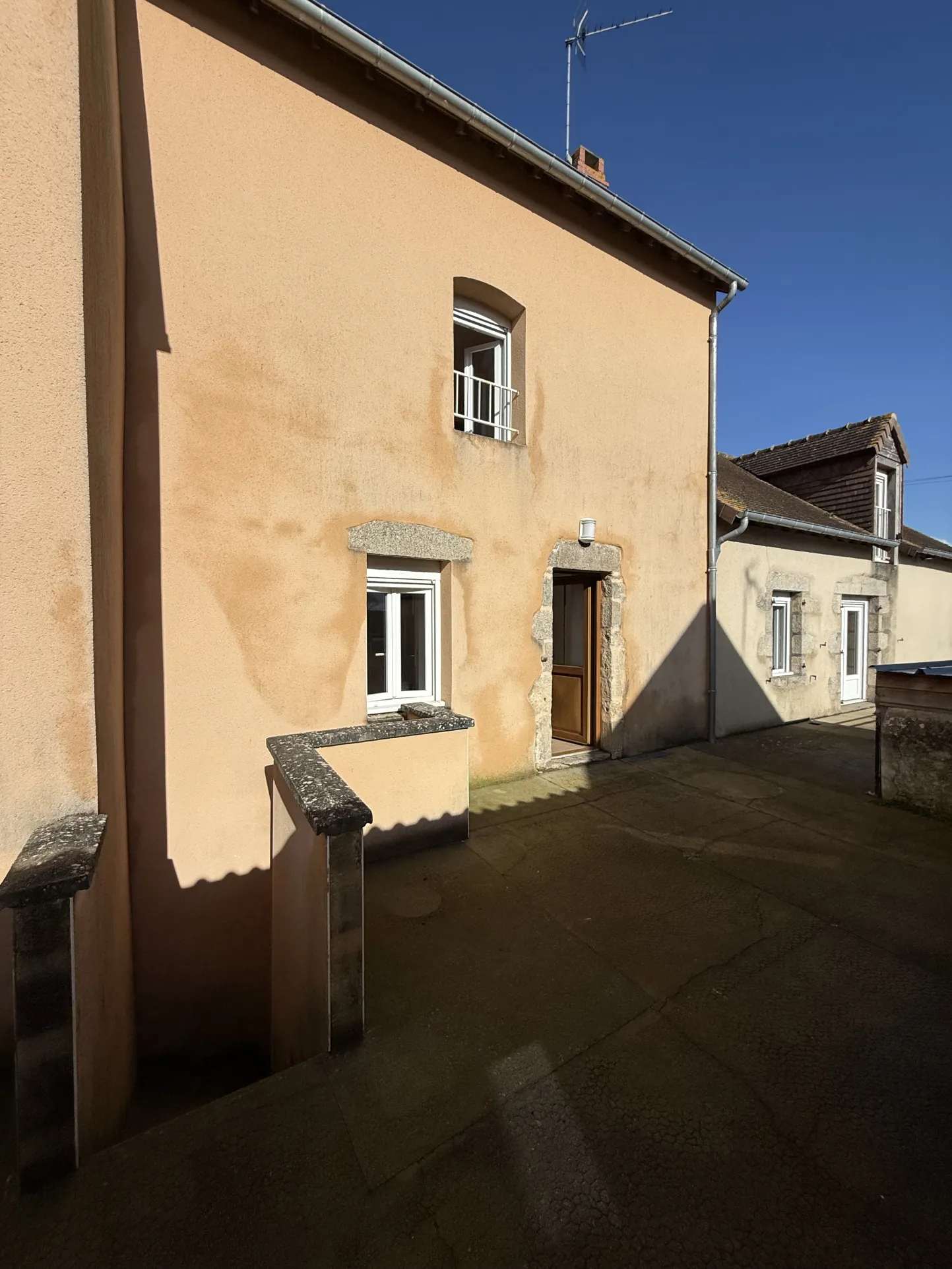 Vente maison de village de 107 m² à Gesnes le Gandelin, 3 chambres, terrasse 