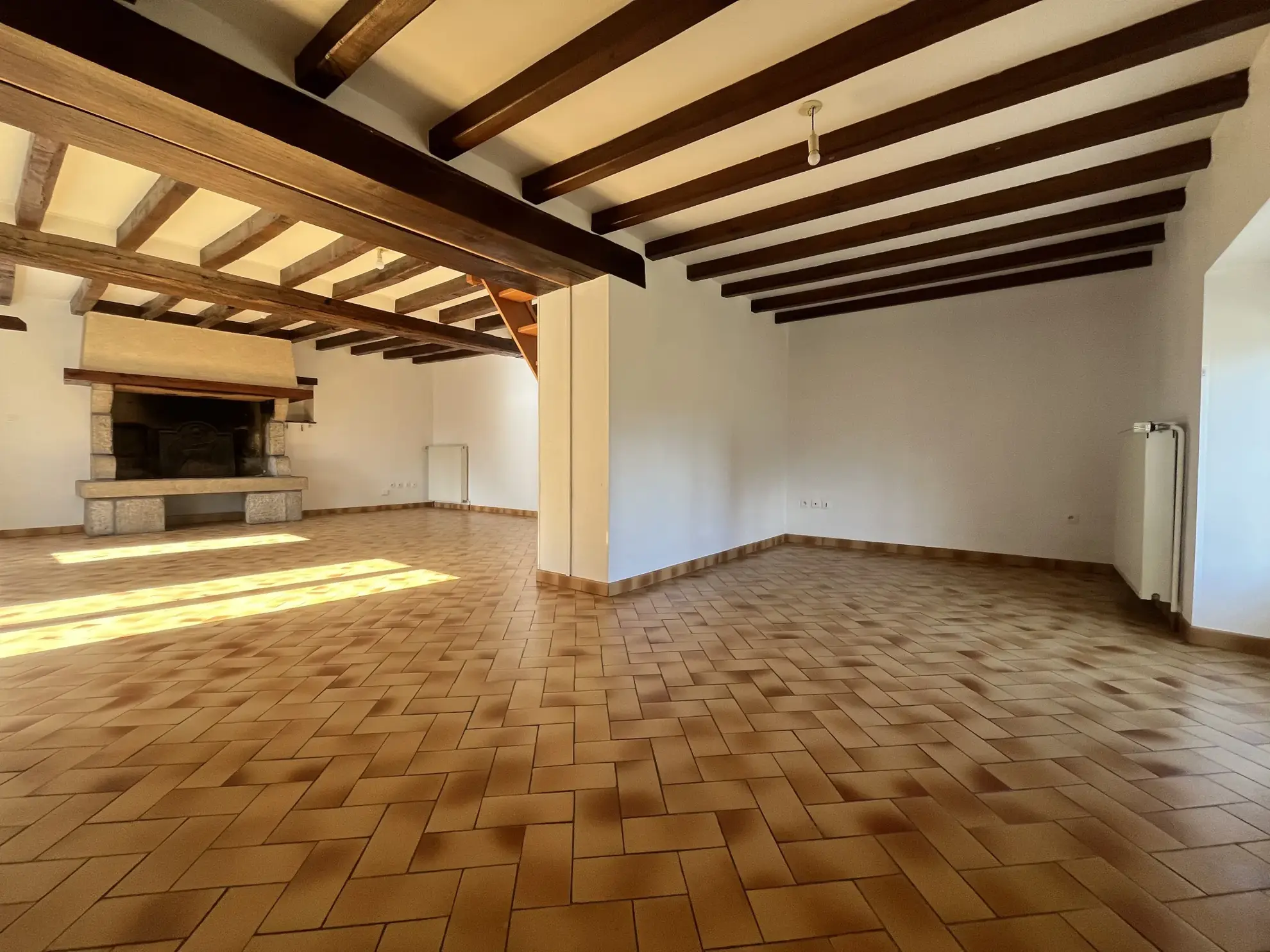 Vente maison de village de 107 m² à Gesnes le Gandelin, 3 chambres, terrasse 