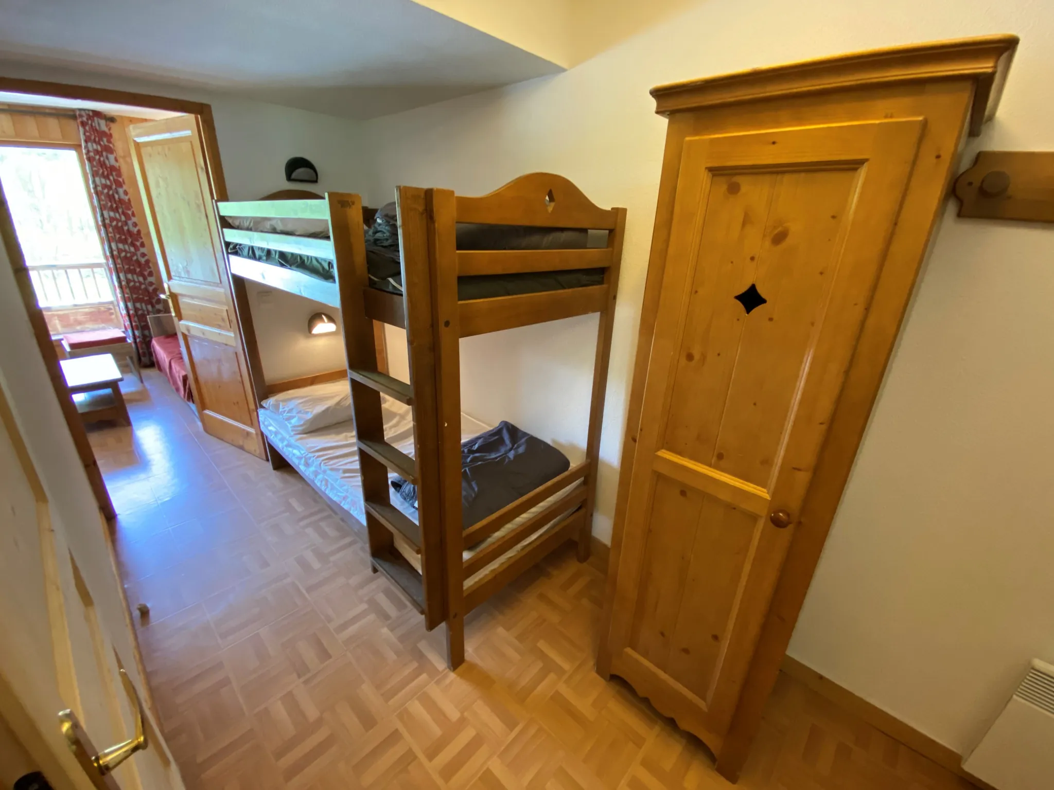 Appartement T2 avec vue montagne à Saint-Sorlin d'Arves, placement idéal à 800 m des pistes 