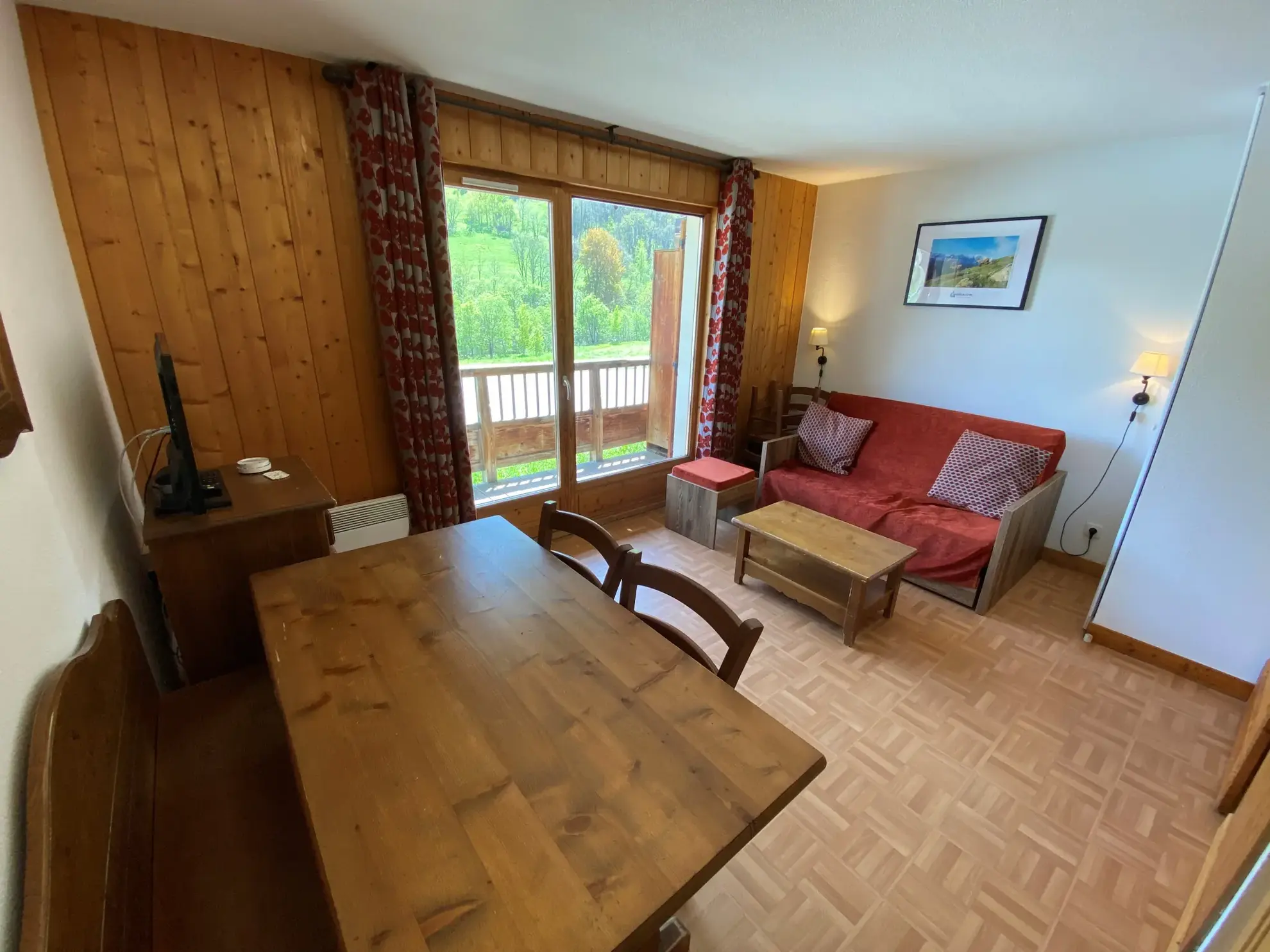 Appartement T2 avec vue montagne à Saint-Sorlin d'Arves, placement idéal à 800 m des pistes 