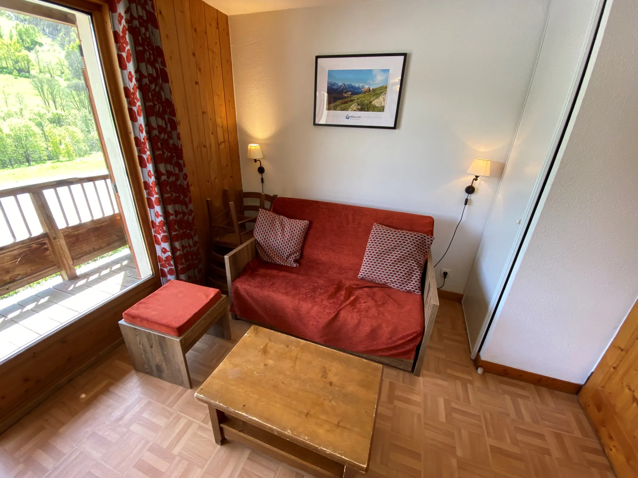 Appartement T2 avec vue montagne à Saint-Sorlin d'Arves, placement idéal à 800 m des pistes 