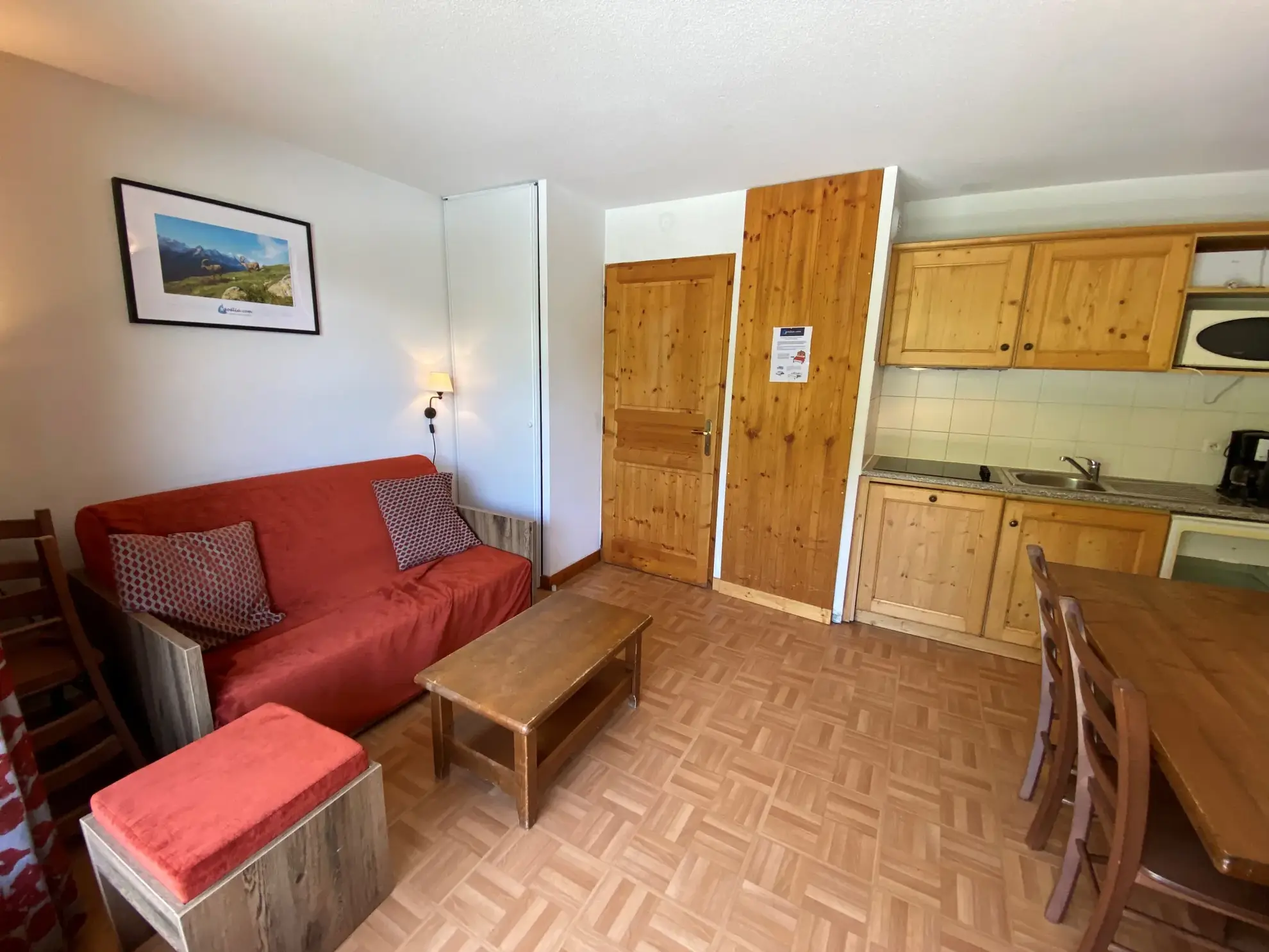 Appartement T2 avec vue montagne à Saint-Sorlin d'Arves, placement idéal à 800 m des pistes 